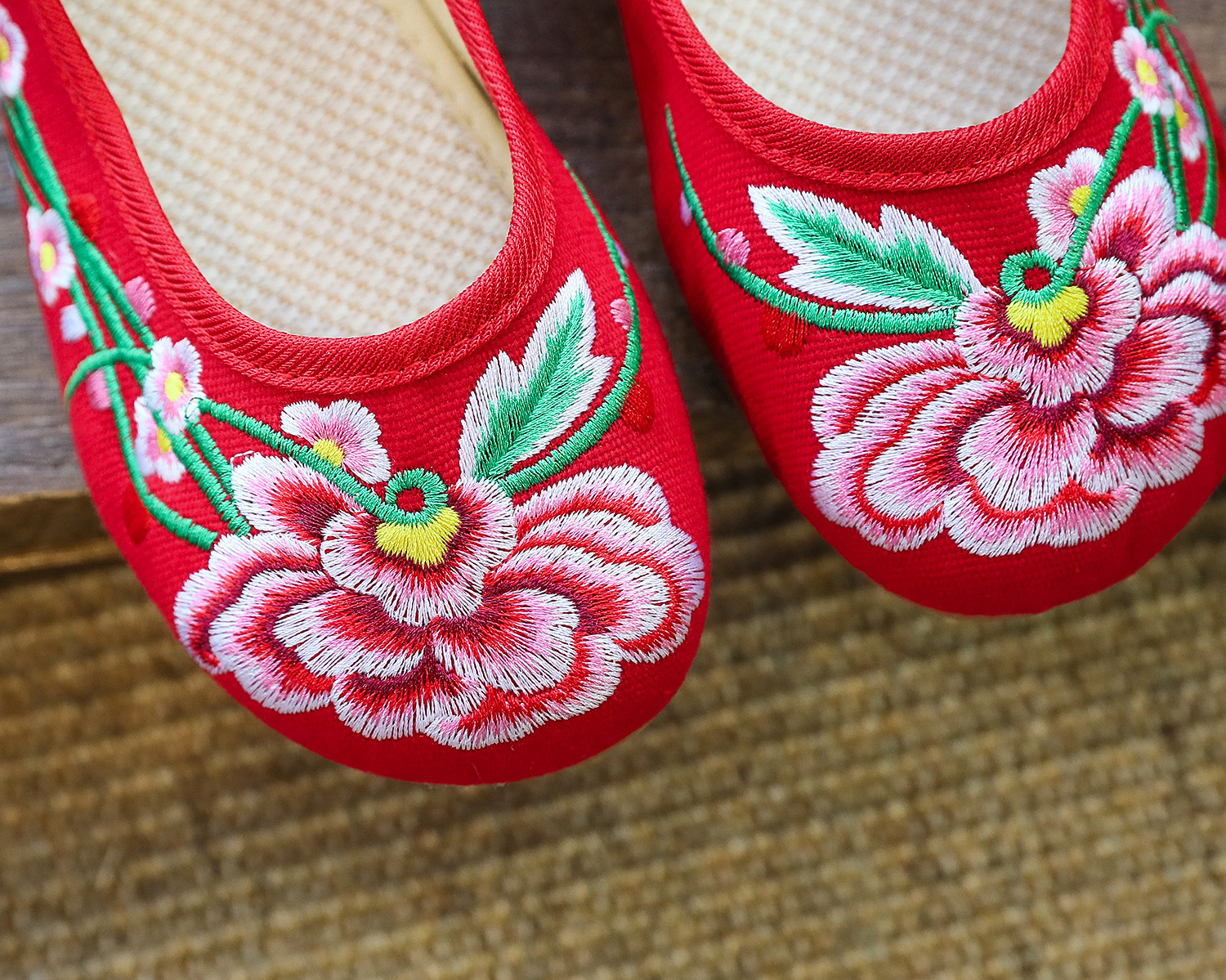 【相思梅】中式复古新娘刺绣花布鞋套脚坡跟牛筋底单鞋休闲女