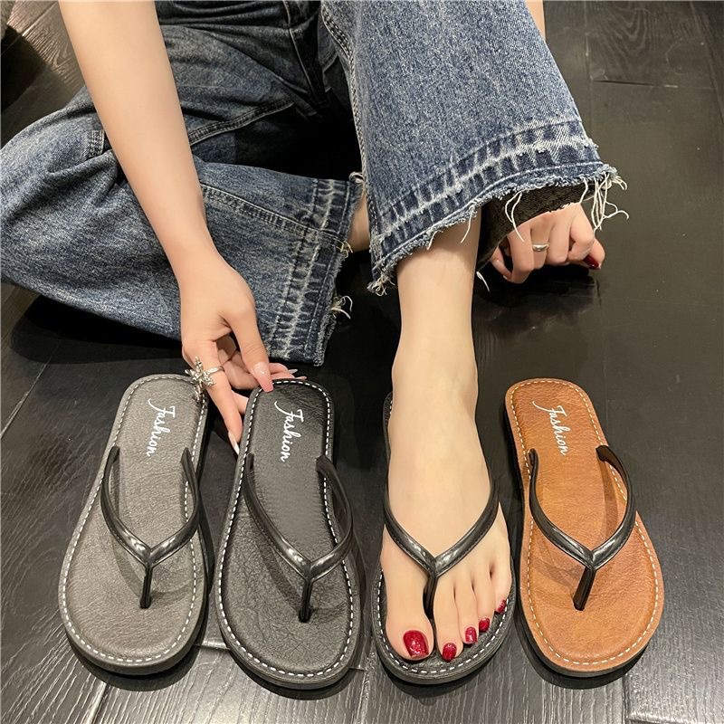 New Women's Flip-Flops Outdoor Internet Popular Summer Beach Flip-Flops Female Lady Simple Classic Flat Sandals