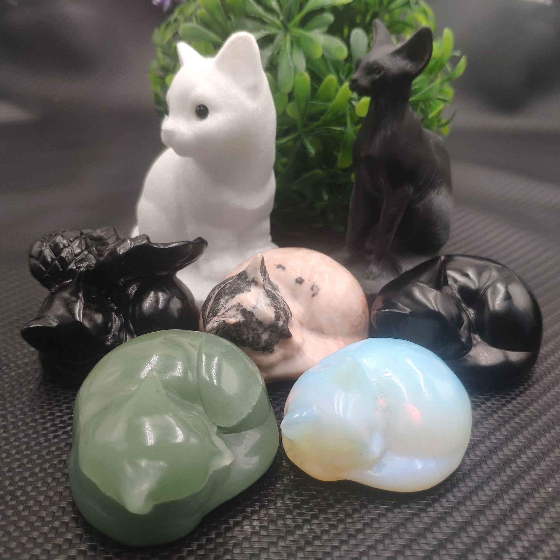 跨境热销厂家批发天然水晶蛋白石黑曜石猫雕刻摆件东陵玉汉白玉猫