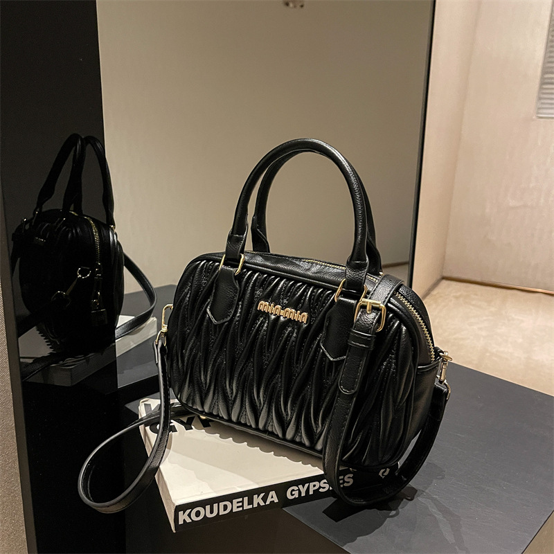 Pleated Fashion Embroidery Thread Handbags Female 2022 New Versatile Exquisite Shoulder Messenger Bag High Sense Pillow Bag