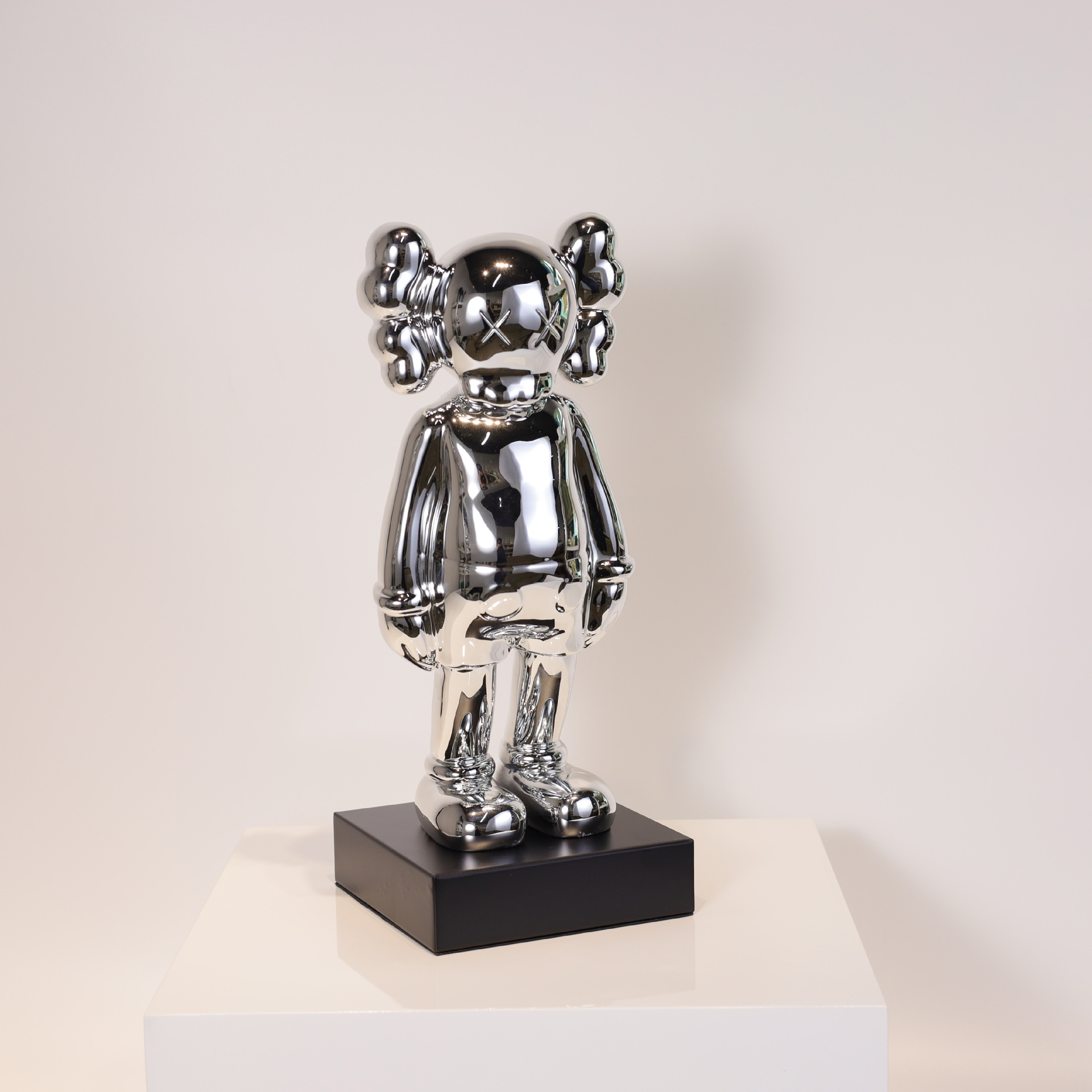 现代艺术轻奢暴力熊摆件kaws芝麻街雕塑卡通公仔玻璃钢装饰工艺品