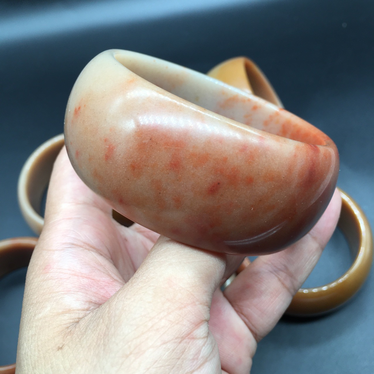 新疆戈壁料天然佘太红籽料加宽轮胎佘太红玉手镯女款饰品