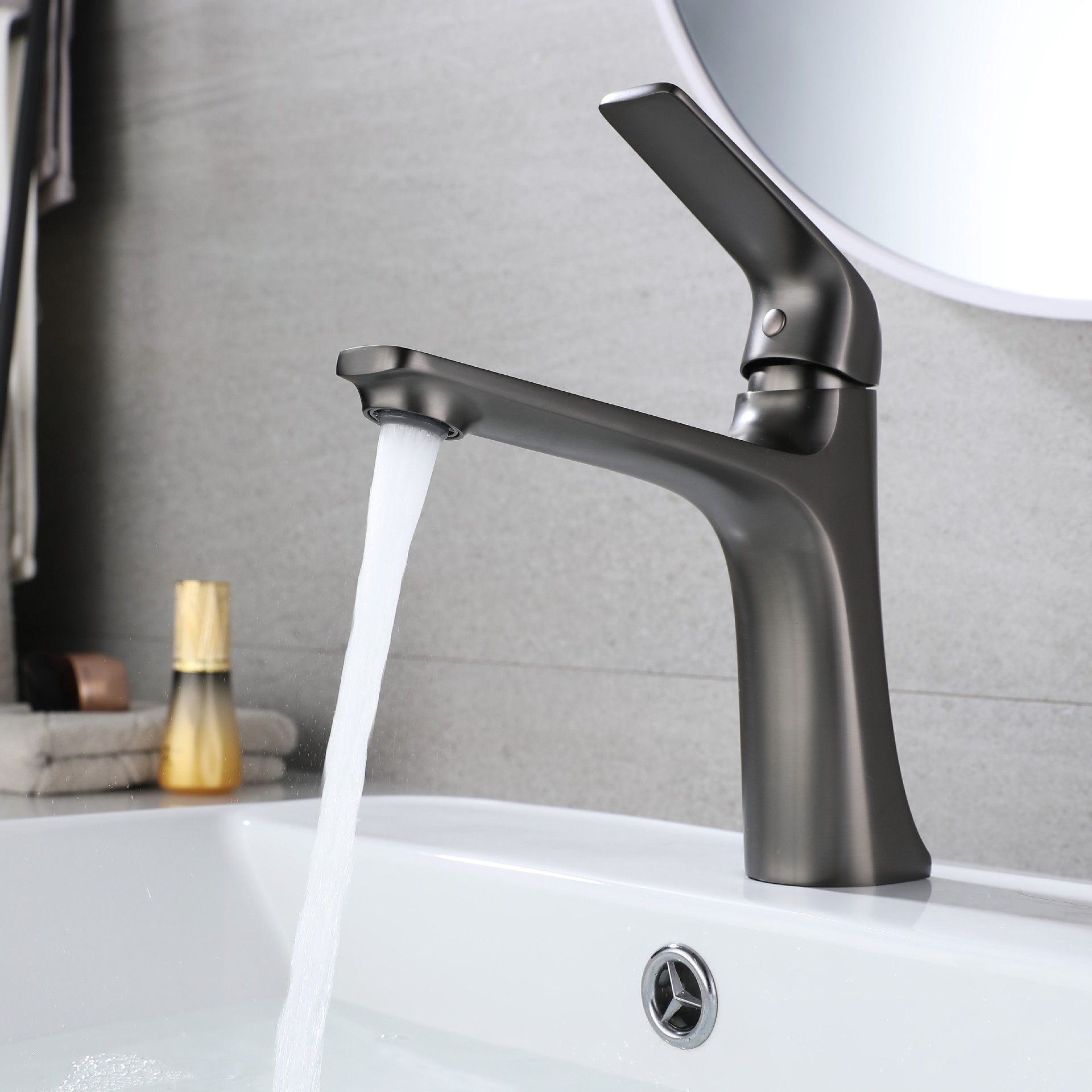 Minqian Bathroom Factory Washbasin Faucet Washstand Hot and Cold Basin Faucet Bathroom Ceramic Basin Faucet Wholesale Water Tap