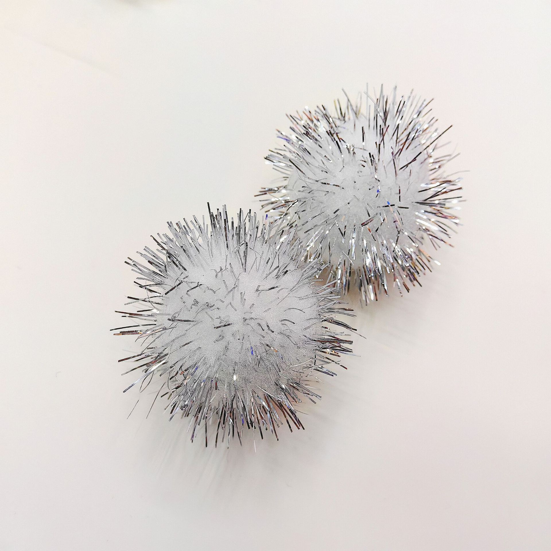 Factory Supply Color Gold Leaf Hairy Ball 4cm Christmas Decoration Toy Accessories Flash Pompon Wholesale