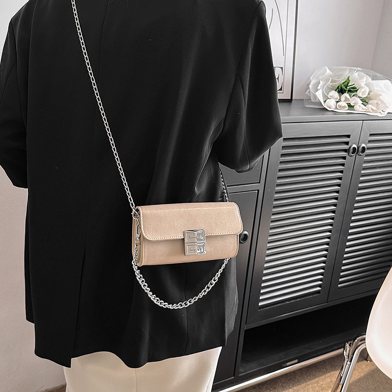 French Minority High Quality Bag Women Bags2023 Spring Fashion Popular Underarm Bag Versatile Chain Shoulder Messenger Bag