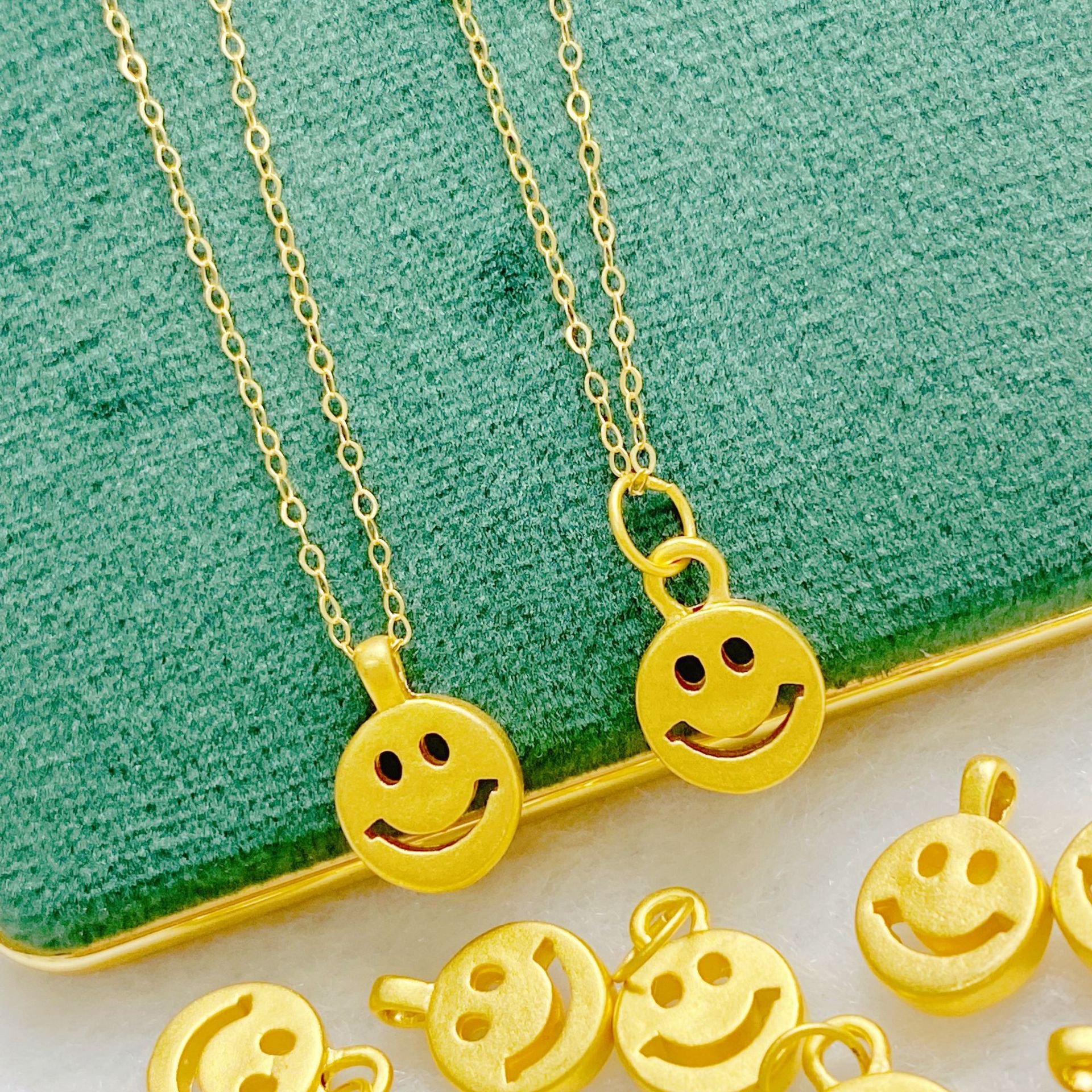 足金999微笑坠子3d硬金简约圆牌笑脸吊坠项链黄金首饰品颈饰批发