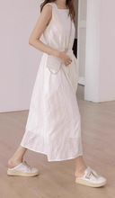 夏季法式气质方领无袖连衣裙抽绳收腰显瘦绣花白色感背心长裙