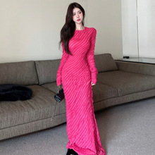 甜辣风性感圆领设计感连衣裙秋季新款高腰显瘦显身材长款玫红色裙