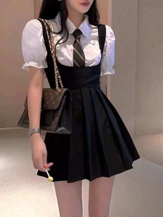 甜辣妹穿搭小黑裙背带连衣裙女夏法式复古黑色百褶裙吊带裙短裙子