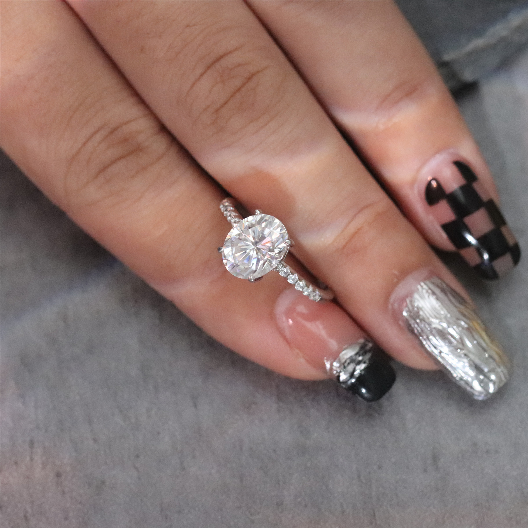 鸽子蛋3克拉大钻戒女18k铂金椭圆形莫桑石纯银仿真钻豪华结婚戒指