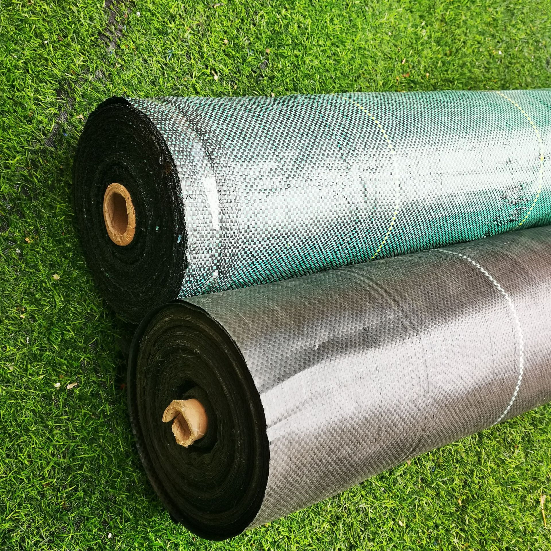 新料pp防草布 农用地布渗水防草布 透气保湿园艺防草膜除草地布