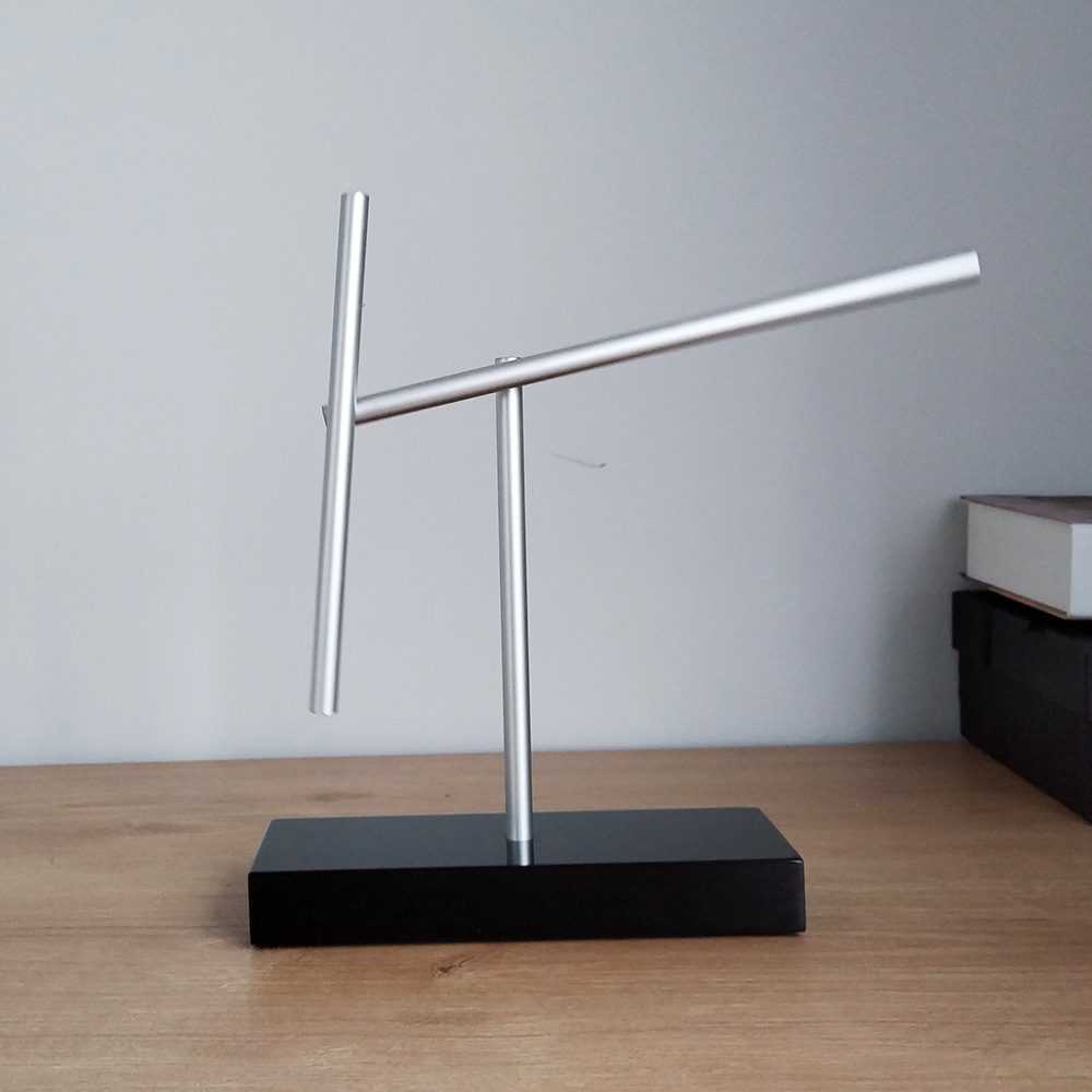 创意实木混沌摆钢铁侠永动机模型银河系电自动摇摆器摆件生日礼物