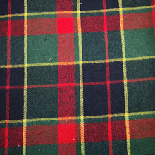厂家21S色织涤棉磨毛斜纹格子布 红绿圣诞节台布装饰苏格兰格面料