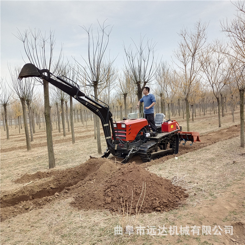 新型履带开沟旋耕机 乘坐式多功能施肥机 前面带推土铲的小挖机
