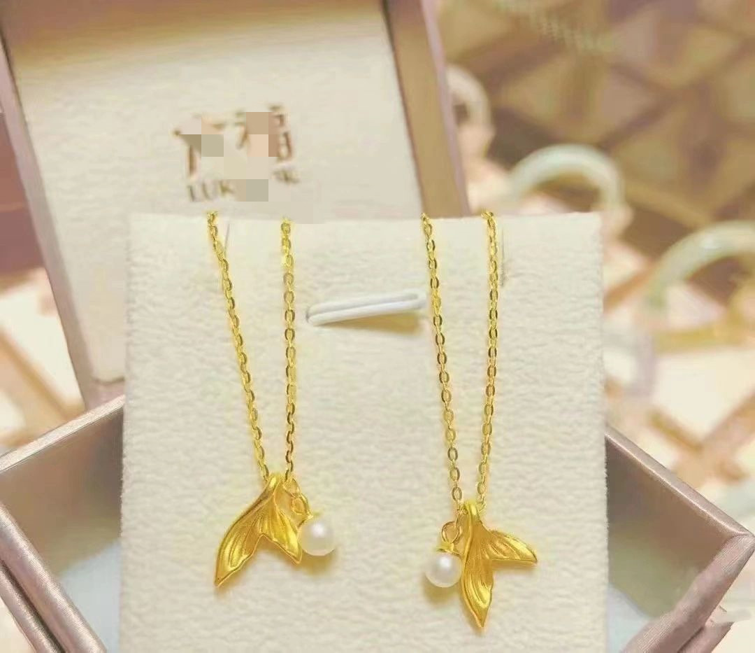 六福同款 新款鱼尾999黄金3d硬金吊坠锁骨项链美业直播礼品可代发