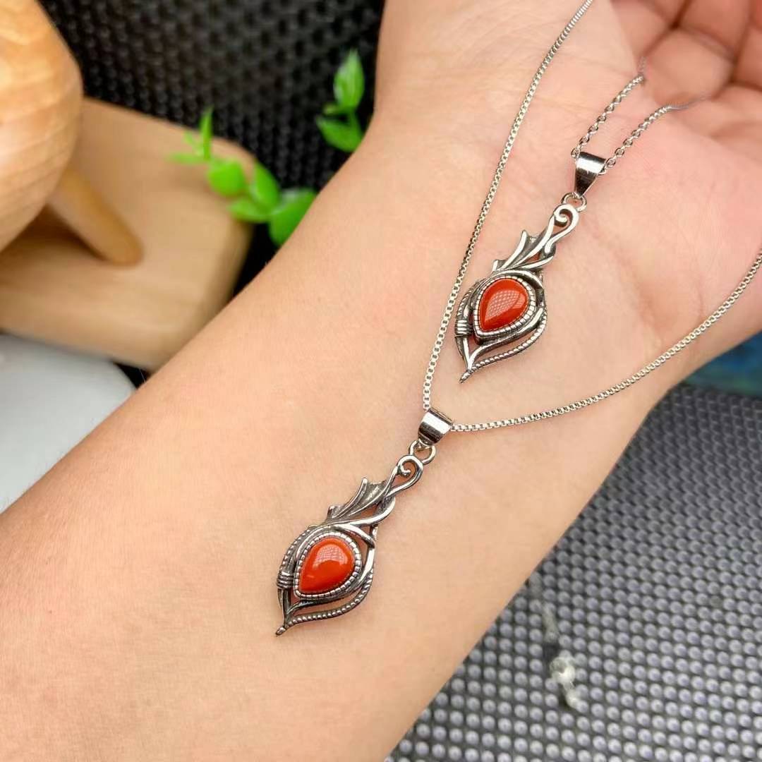 天然宝石南红吊坠颜色红润复古风格镶嵌款式简洁大气佩戴超美