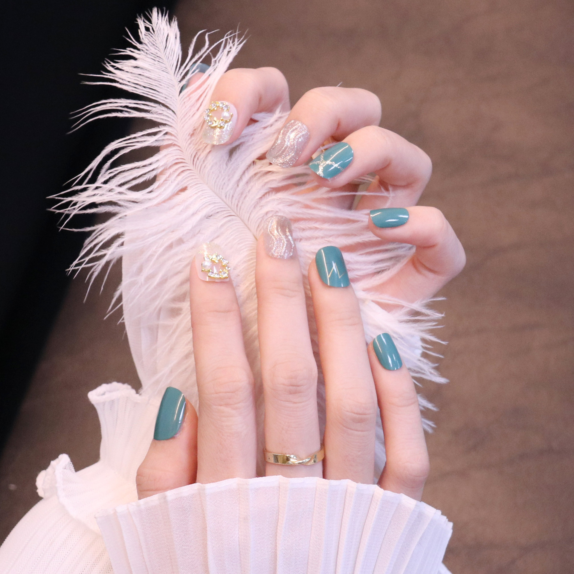 美甲贴片穿戴甲成品甲片短款浅蓝闪粉波纹网红假指甲可拆卸指甲片