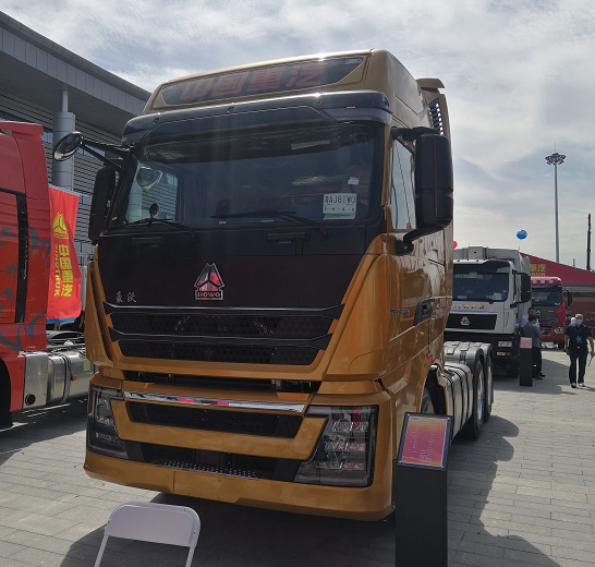 中国重汽豪沃国六th7带液缓双油箱标重版牵引头价格18953179828