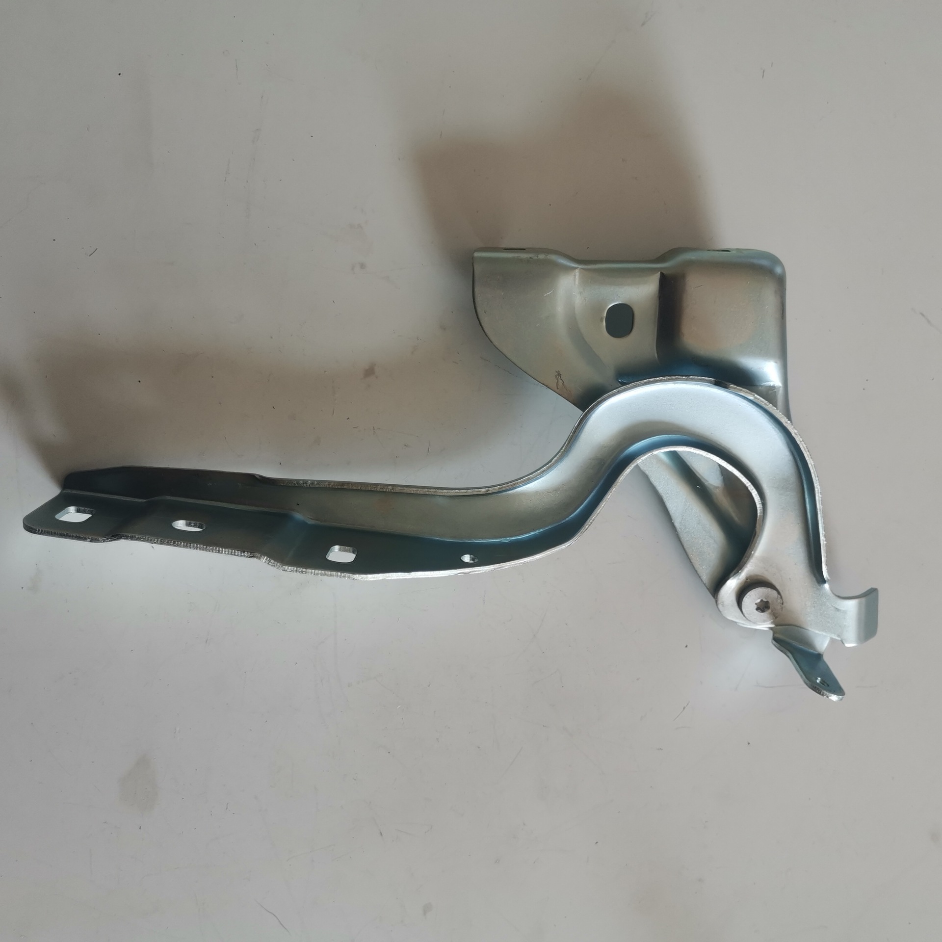 适用于奔驰w246 汽车阀盖铰链 左右铰链 2468800328 2468800428