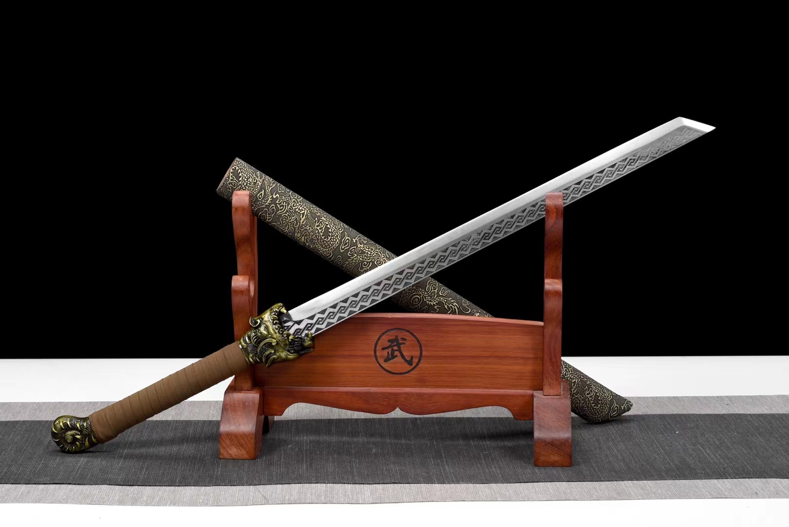 龙泉宝剑刀图片