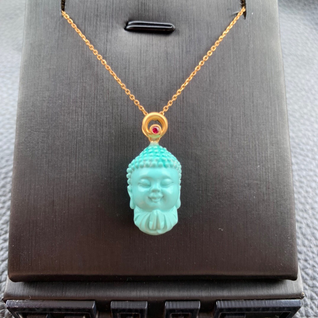 18k金镶嵌原矿绿松石宝宝佛吊坠 裸石尺寸20.3-12.5-11.