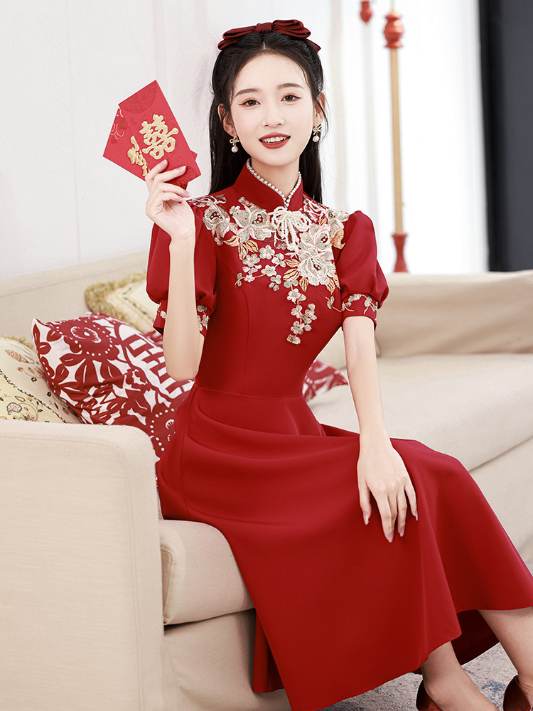 中式敬酒服新娘2022新款小个子显瘦订婚礼服裙红色旗袍结婚出阁宴