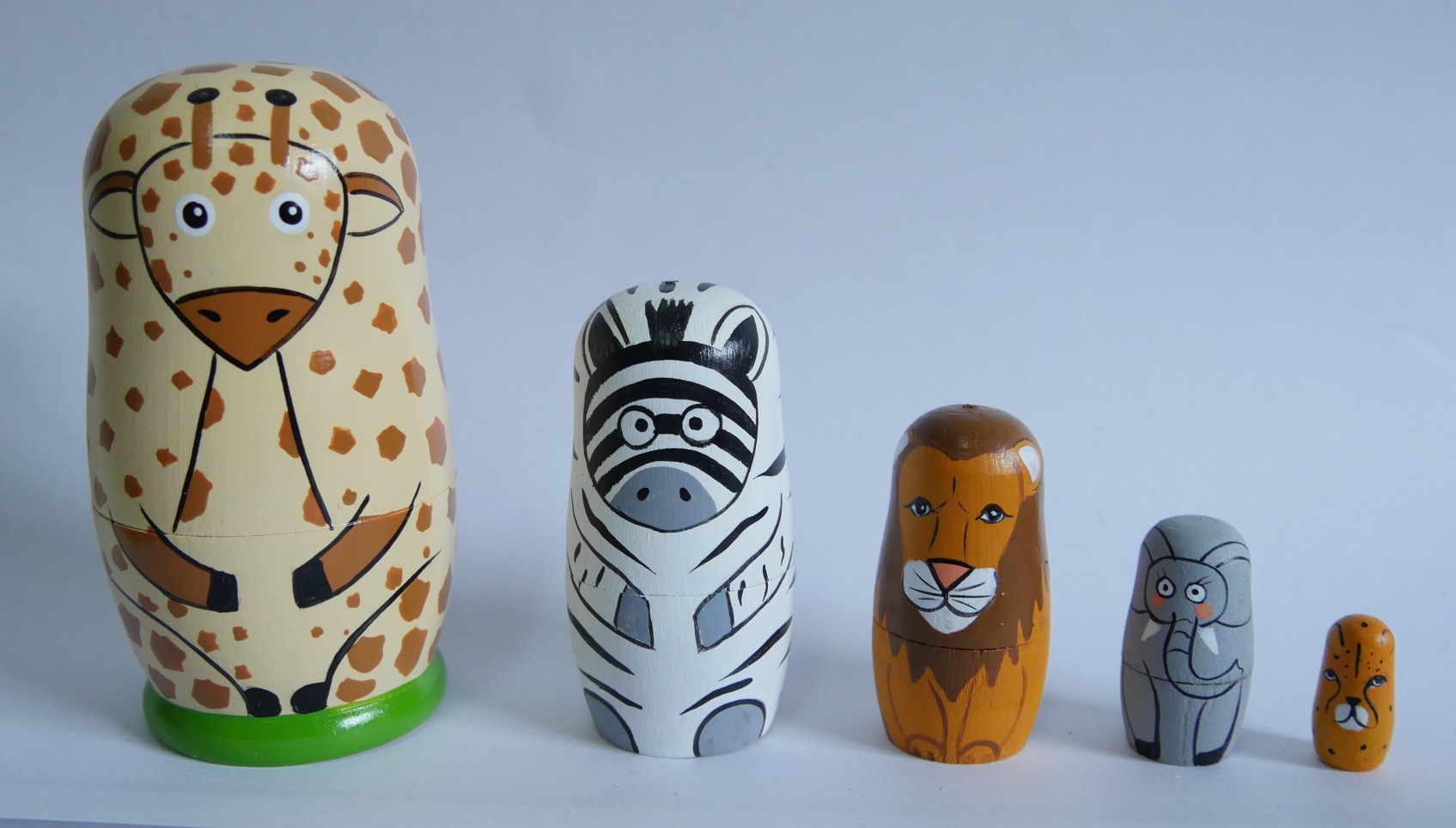 厂家批发木制工艺品俄罗斯套娃动物卡通五层套娃手工绘制儿童玩具