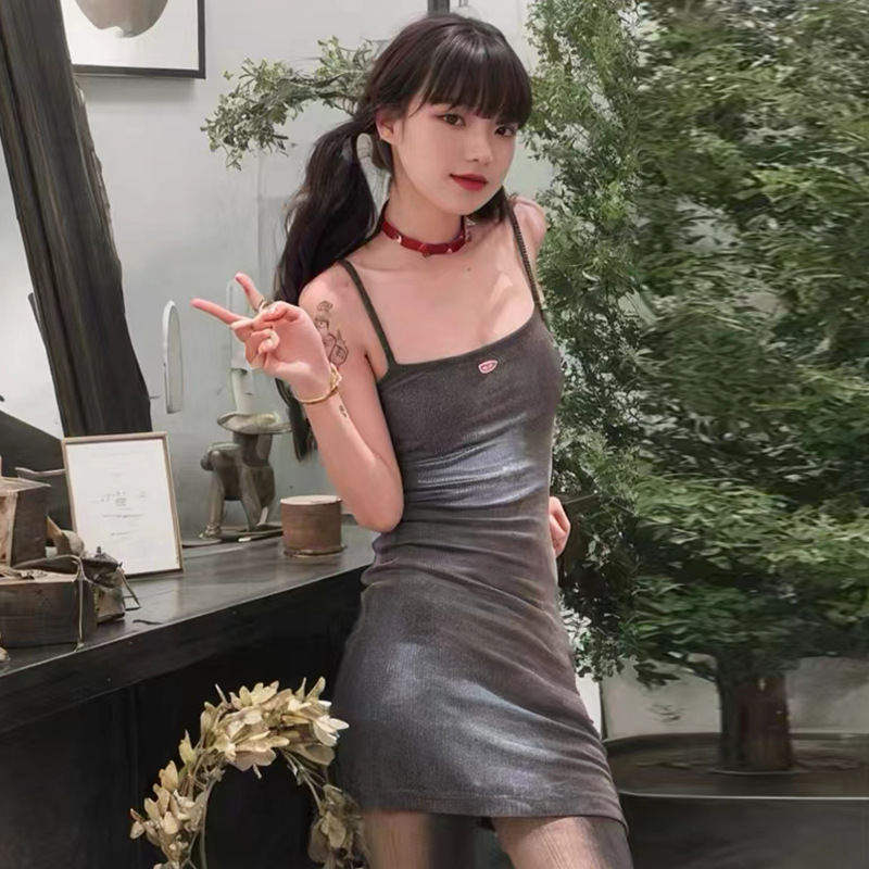 南油高货-pear vortex夏季24年新款性感辣妹风吊带连衣裙直播货源