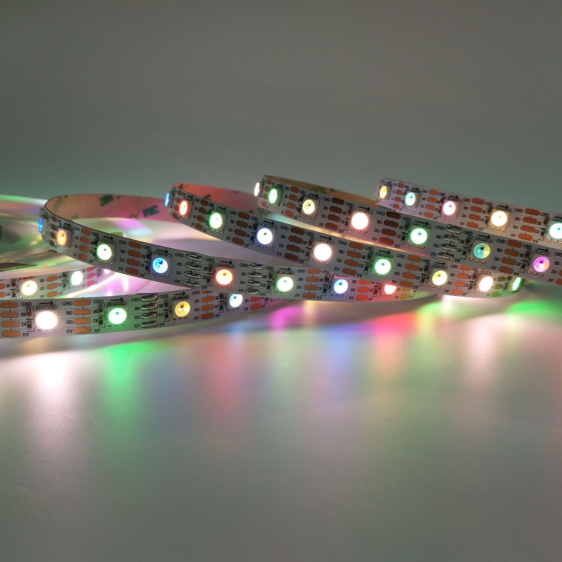 厂家直销ws2813内置四合一rgbw数码幻彩灯带 5v单点单控 可编程