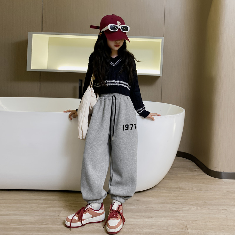 女童裤子秋冬加绒款2023新款洋气女大童卫裤儿童深秋超柔绒运动裤
