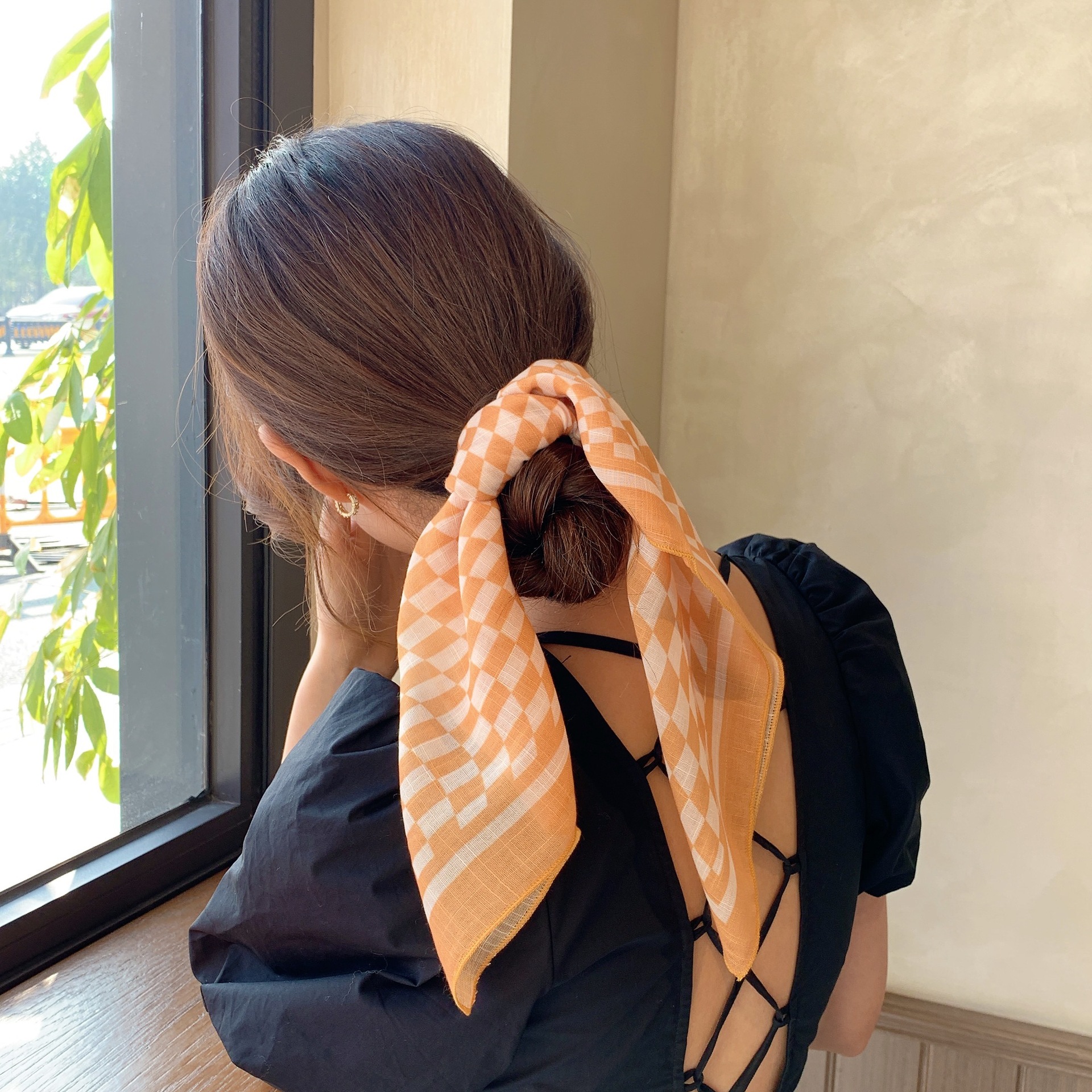 2022 New Arrival Hot Sale Chessboard Plaid Ins Style Cotton and Linen Small Square Towel Women's 55 Thin Simple Decorative Sunscreen Scarf Scarf