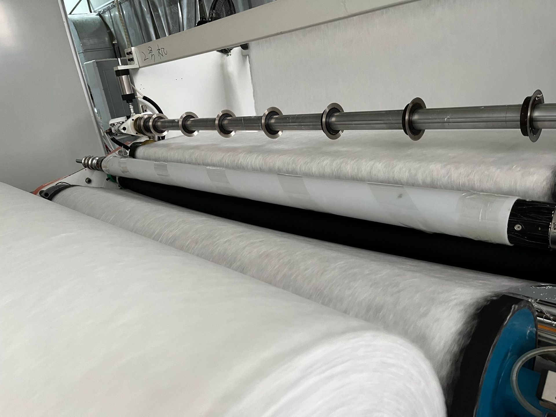 bfe99 熔喷布,水驻极熔喷布,过油性ffp2口罩熔喷布生产厂家