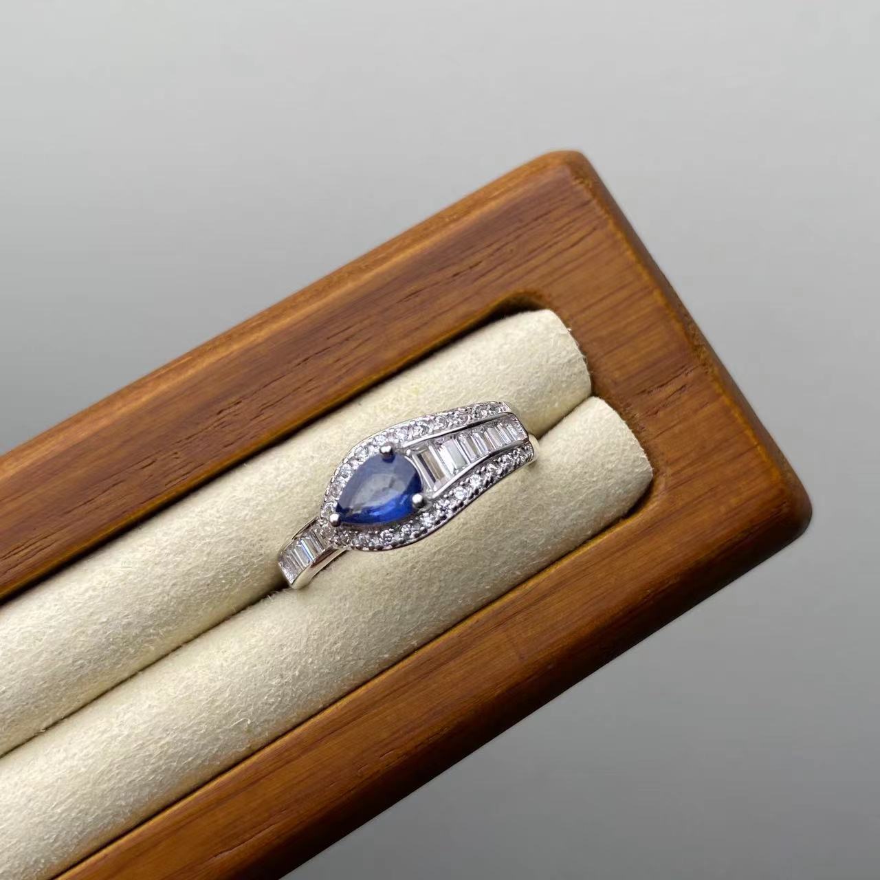 天然彩宝蓝宝石戒指水滴切面镶嵌s925纯银戒托活口可调节女戒首饰