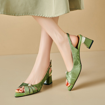 优雅国风女鞋夏季新款鞋子尖头粗跟高跟鞋鱼嘴露趾铆钉搭扣凉鞋女