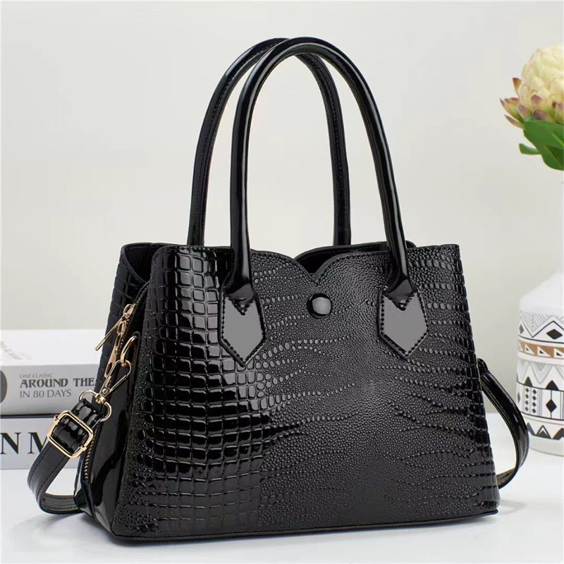 Spring 2024 New Crocodile Pattern Women's Bag European and American Retro Large Capacity Handbag Fashion Simple Shoulder Messenger Bag