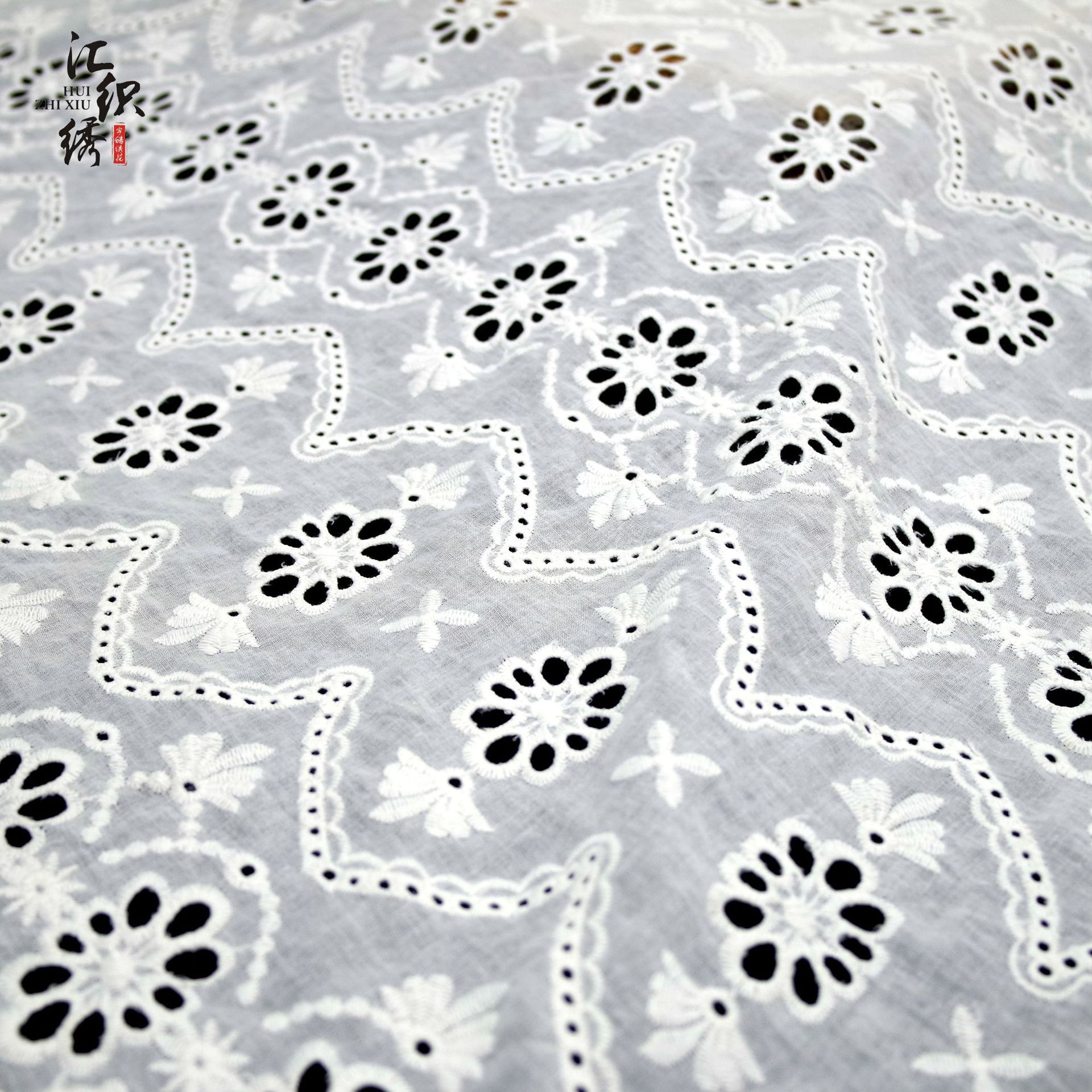9088梭织棉布雕孔刺绣 棉线绣花大间距镂空面料 时装连衣裙蕾丝布