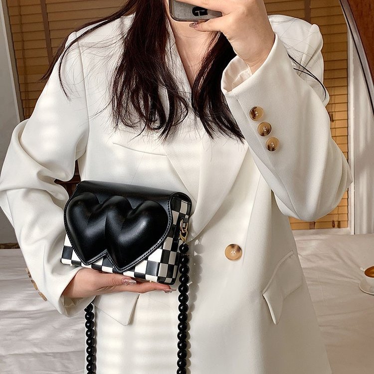 French Style Design Small Bag Black Pearl Chain New Women's Bag Chessboard Plaid Messenger Bag Online Sensation Heart Box Bag