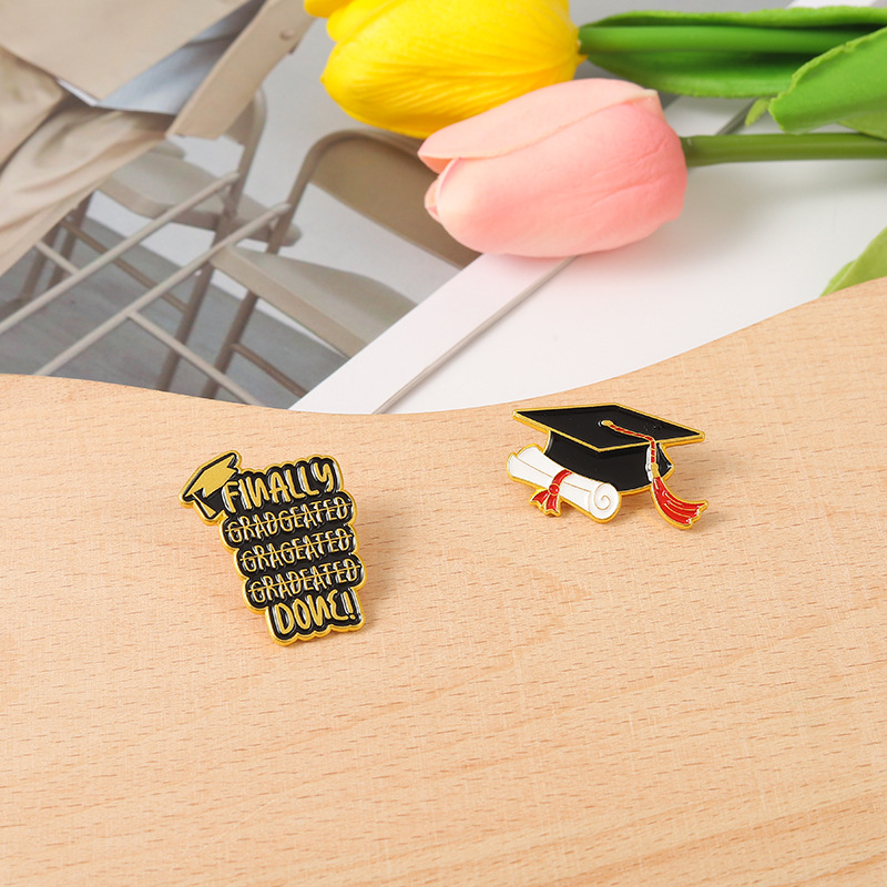 Graduation Season Metal Commemorative Badge Electroplating Paint Badge Uniform Dress Pin Breastpin Scarf Buckle Hat Buckle