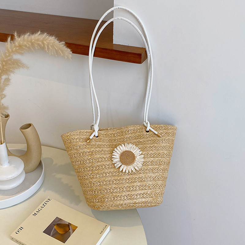 Large Capacity Woven Gentle and Stylish Elegant Straw Woven Flower Shoulder Bag 2023 Summer New Underarm Bag Tote Bag