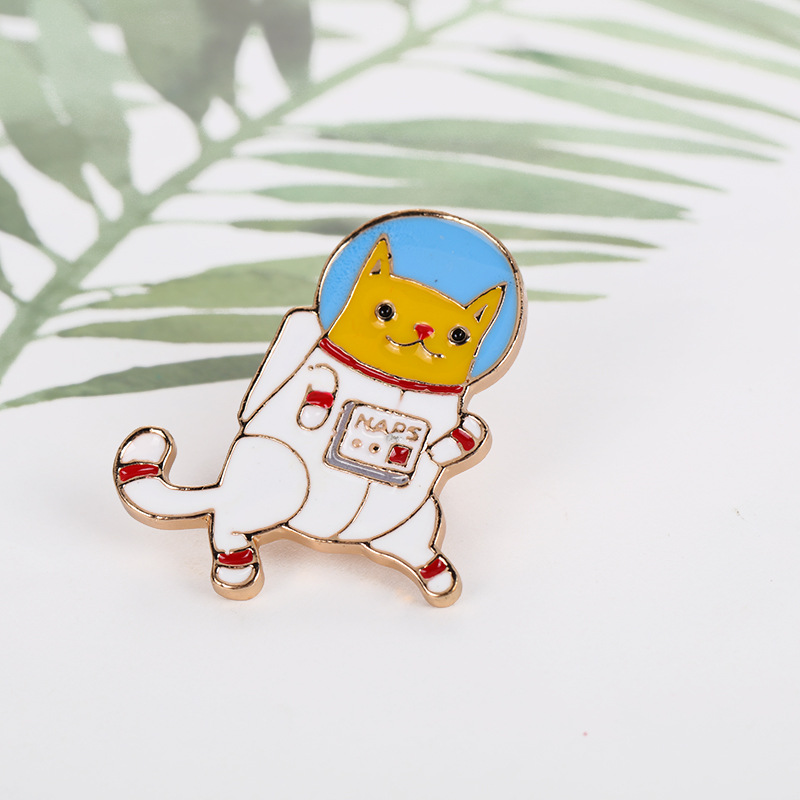 跨境新款饰品 动物系列 卡通太空小猫合金胸针 创意流行滴油衣饰
