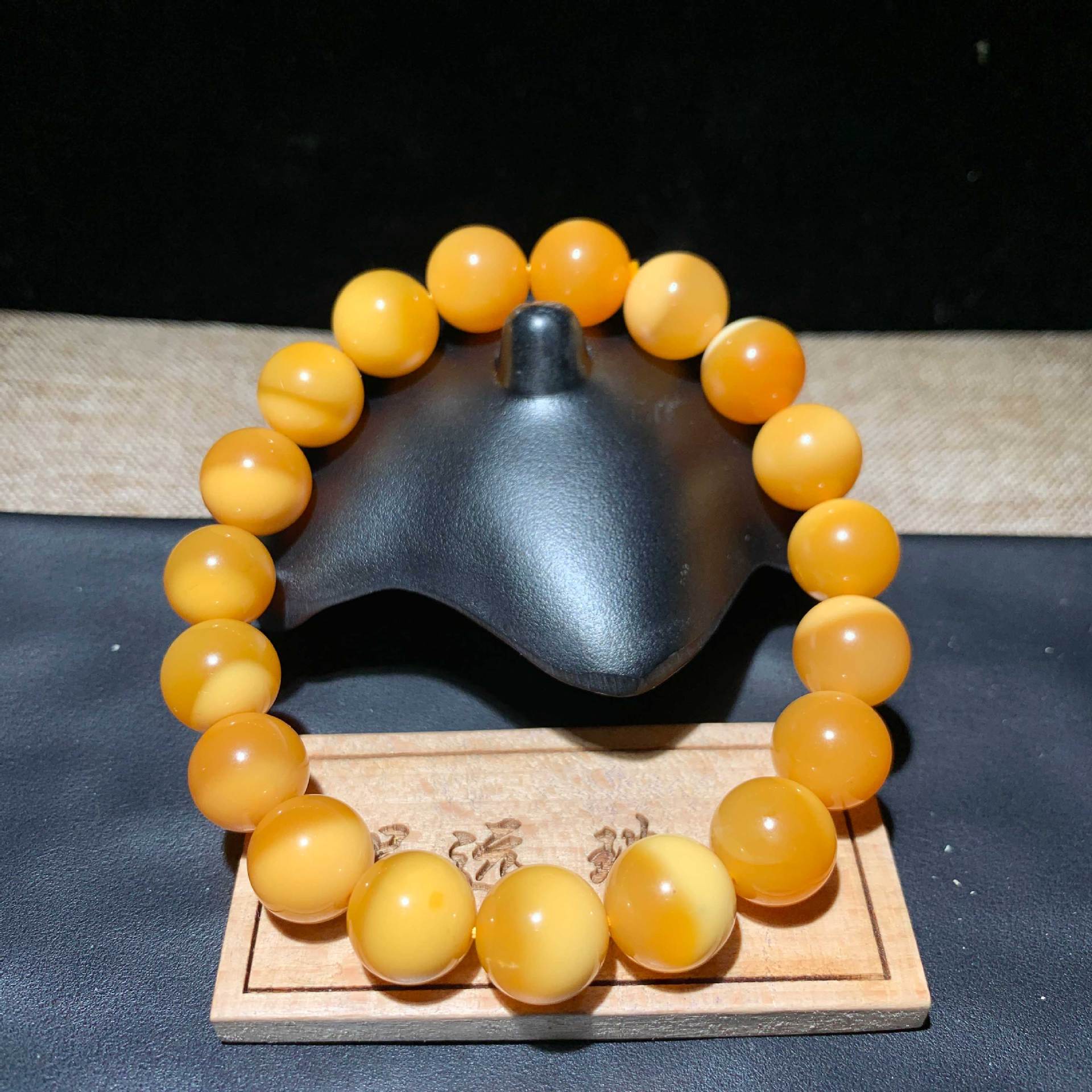 天然缅黄聚宝盆手串圆珠手串蛋黄色鸡油黄玉化料盘玩手串缅甸黄玉