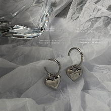 冷淡风银色爱心耳扣日韩设计感立体光面金属感心形耳环高级感耳饰