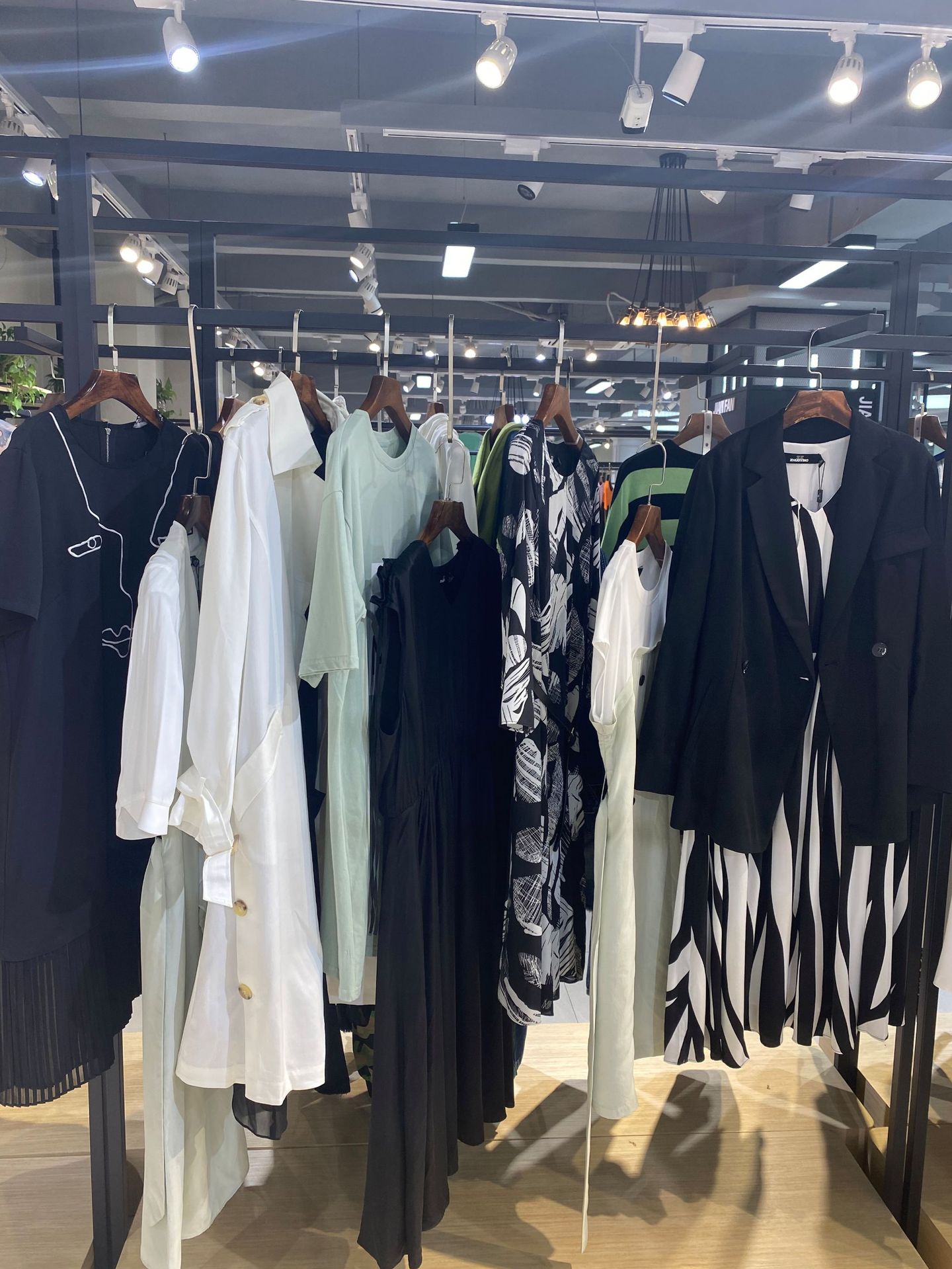 北京大码女装一手货源 琢盈21夏 端庄连衣裙货源 尾货批发市场