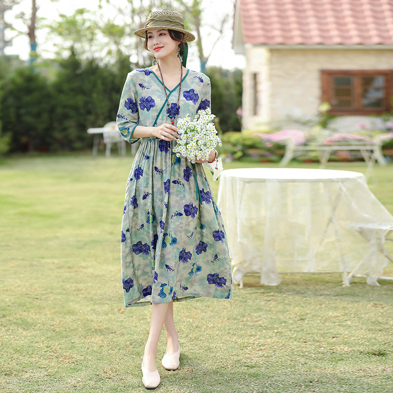 2024夏新款文艺复古棉麻花色v领抽绳收腰中袖长款气质连衣裙长裙