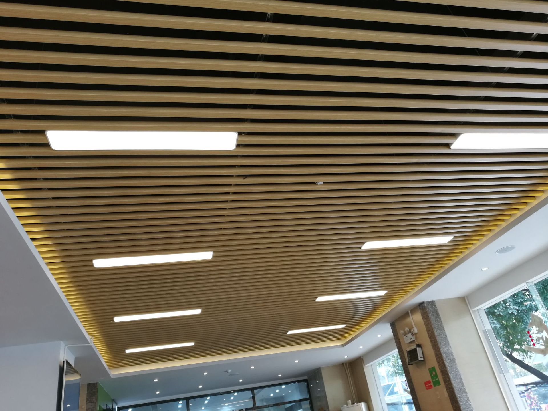 厂家定制u槽铝通天花室内装饰金属长条板高铁站吊顶热转印铝方通