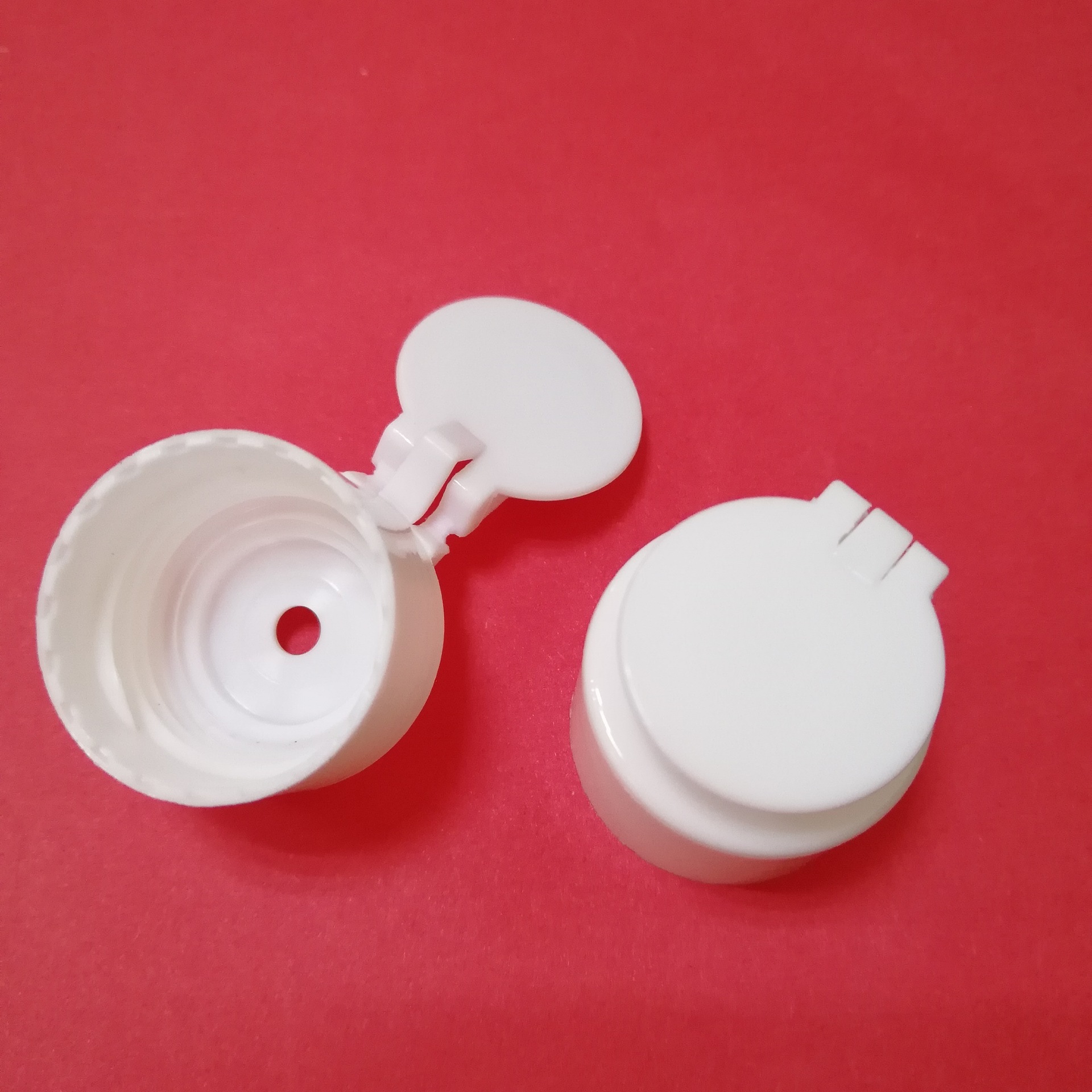 现货供应24口径宝洁盖塑料盖pp博士盖塑料工艺简约厂家直供