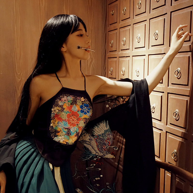 手工画~真丝肚兜式小吊带 情趣睡衣套复古风汉服女性感内衣诱惑