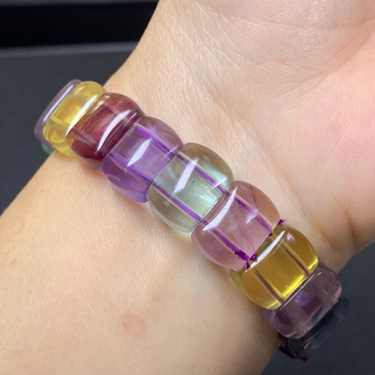 天然莹石手排女糖果色萤石手镯女款手牌小清新手链水晶批发市场