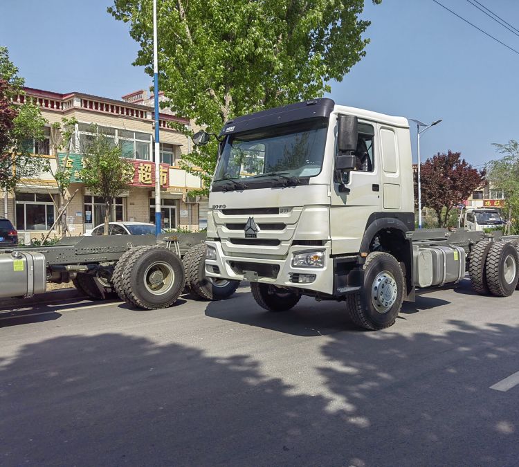 中国重汽 双驱动豪沃品牌 400马力 10档半挂牵引车-阿里巴巴