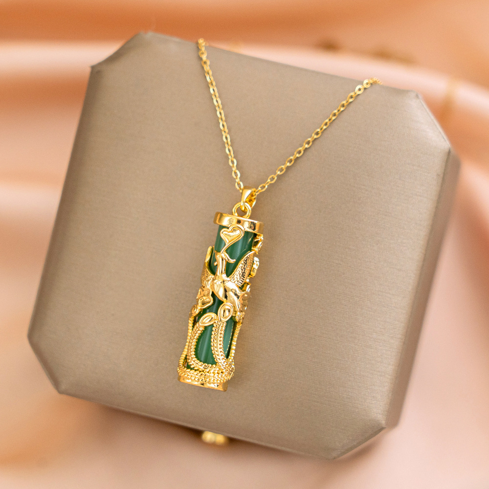 European and American Full Diamond Butterfly Pendant Titanium Steel Necklace Women's Luxury High-Grade Emerald Online Influencer Clavicle Chain Light Luxury Ornament